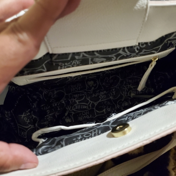 Betsey Johnson purse wallet and makeup bag - Picture 4 of 5